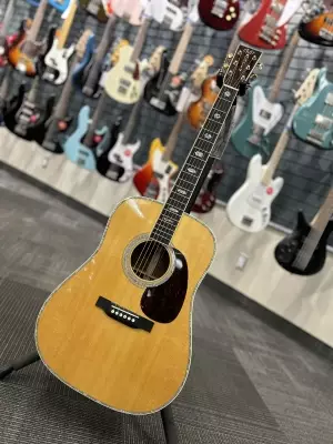 Martin Guitars - D-41 V18 2